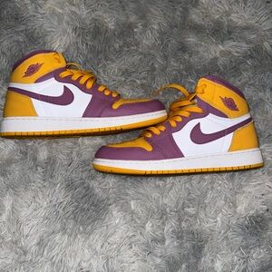 Nike Mid-Top Sneakers in Purple, Yellow & White